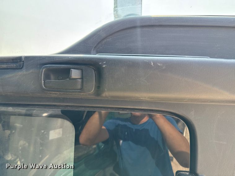 image for item DQ6908 1999 GMC  T6500 grain truck