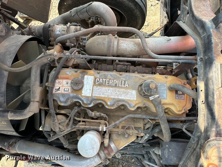 image for item DQ6908 1999 GMC  T6500 grain truck