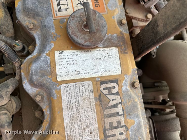 image for item DQ6908 1999 GMC  T6500 grain truck