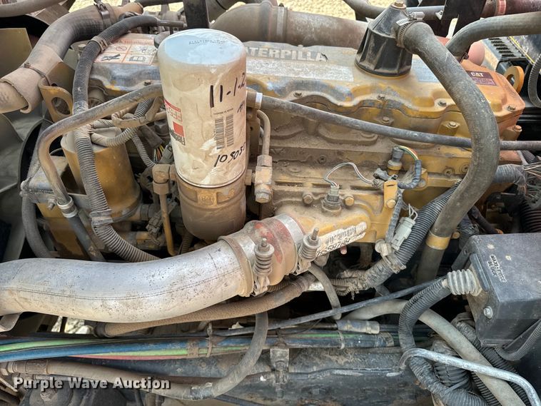 image for item DQ6908 1999 GMC  T6500 grain truck