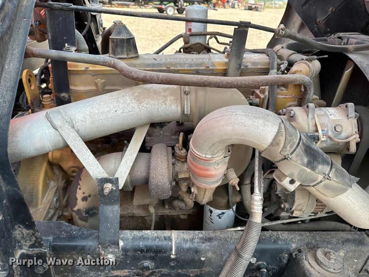 image for item DQ6908 1999 GMC  T6500 grain truck