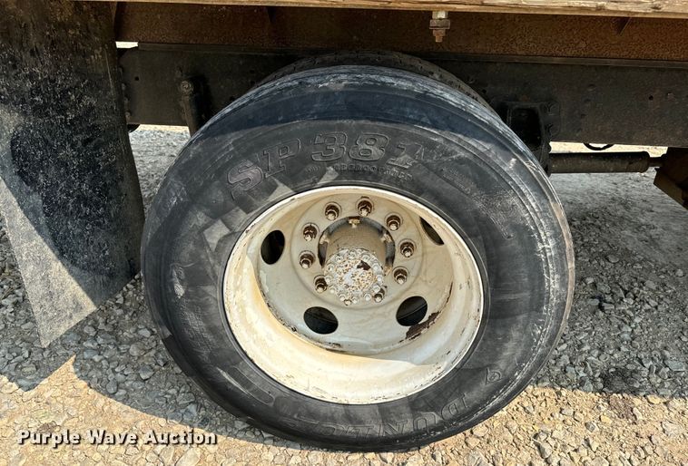 image for item DQ6908 1999 GMC  T6500 grain truck