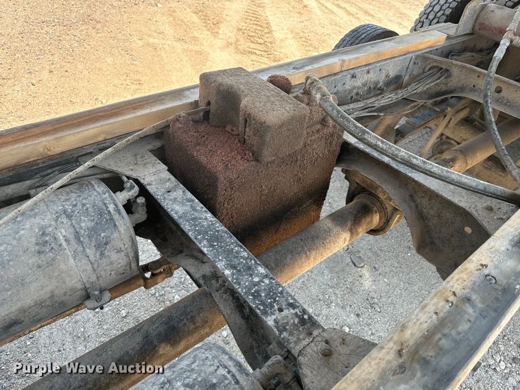 image for item DQ6923 1990 Chevrolet Kodiak C7 grain truck