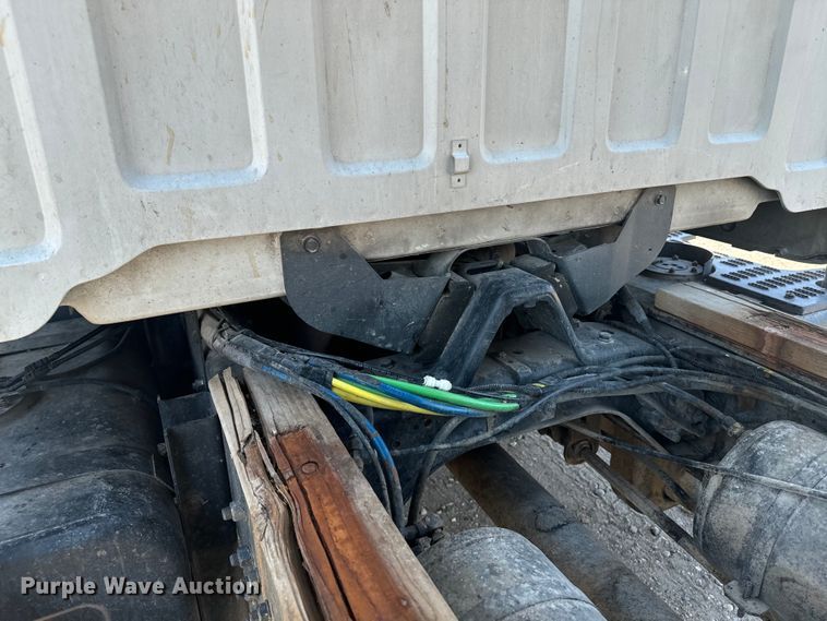 image for item DQ6923 1990 Chevrolet Kodiak C7 grain truck