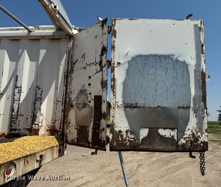 image for item DQ6923 1990 Chevrolet Kodiak C7 grain truck