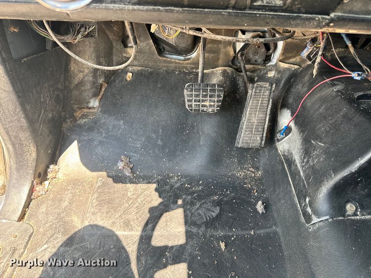 image for item DQ6923 1990 Chevrolet Kodiak C7 grain truck