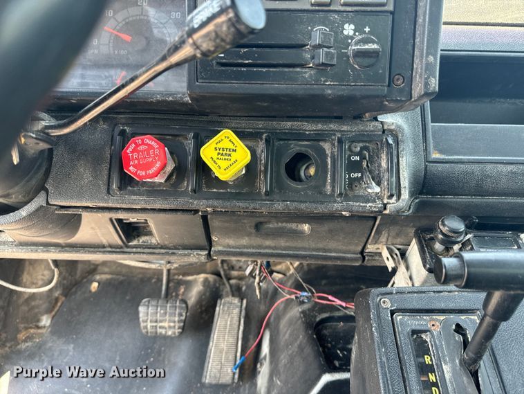 image for item DQ6923 1990 Chevrolet Kodiak C7 grain truck