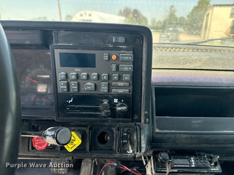 image for item DQ6923 1990 Chevrolet Kodiak C7 grain truck