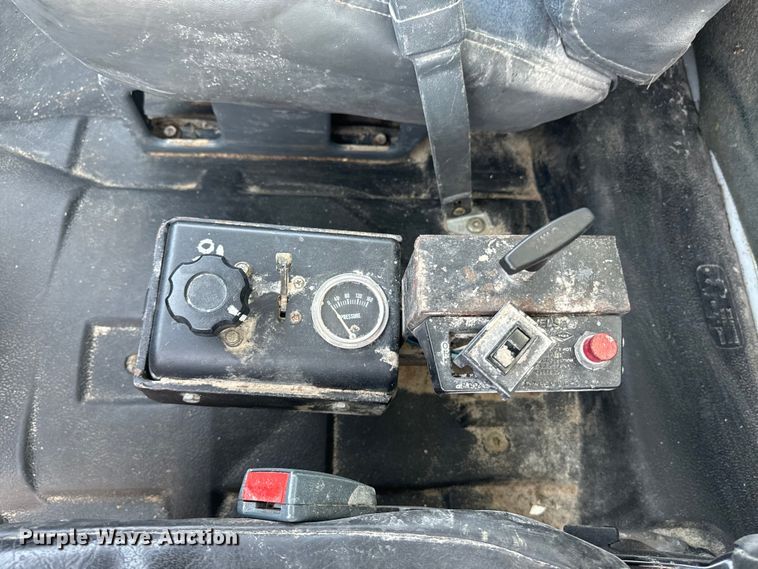 image for item DQ6923 1990 Chevrolet Kodiak C7 grain truck