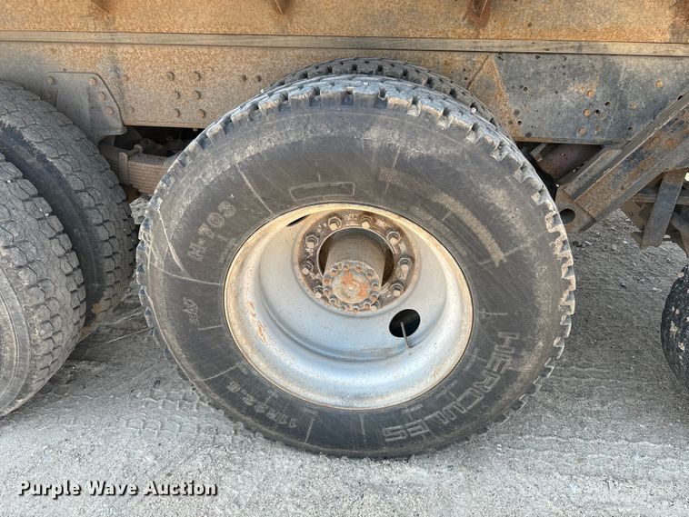 image for item DQ6923 1990 Chevrolet Kodiak C7 grain truck