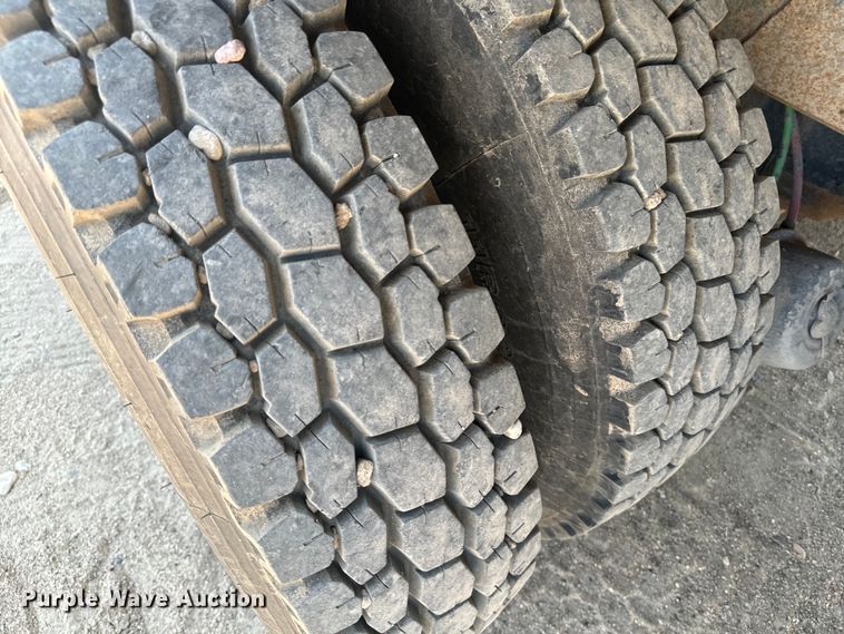 image for item DQ6923 1990 Chevrolet Kodiak C7 grain truck