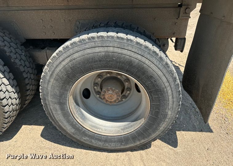 image for item DQ6923 1990 Chevrolet Kodiak C7 grain truck