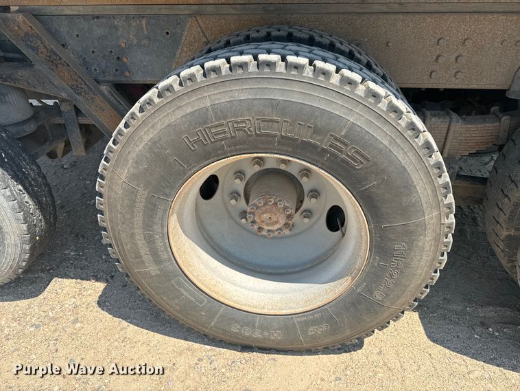 image for item DQ6923 1990 Chevrolet Kodiak C7 grain truck