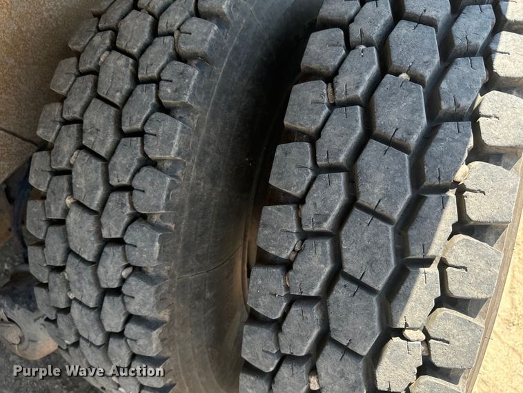 image for item DQ6923 1990 Chevrolet Kodiak C7 grain truck