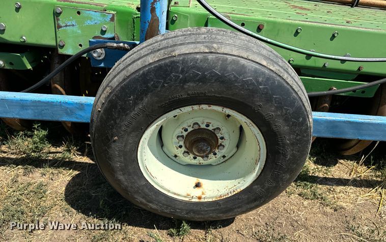 image for item DQ6926 John Deere 9300 grain drill