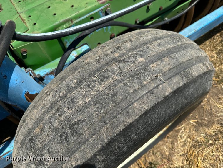 image for item DQ6926 John Deere 9300 grain drill