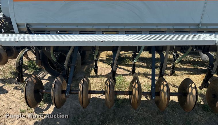 image for item DQ6927 Crust Buster 3200 TS grain drill