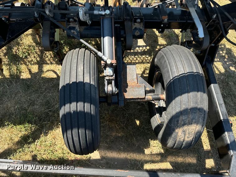 image for item DQ6927 Crust Buster 3200 TS grain drill