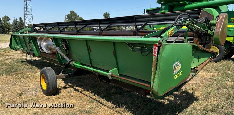 image for item DQ6928 1989 John Deere 930 rigid head
