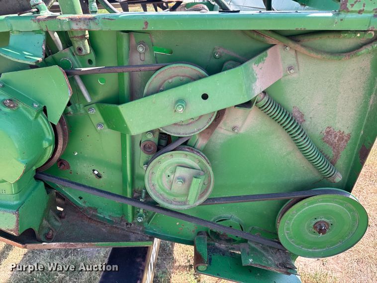 image for item DQ6928 1989 John Deere 930 rigid head