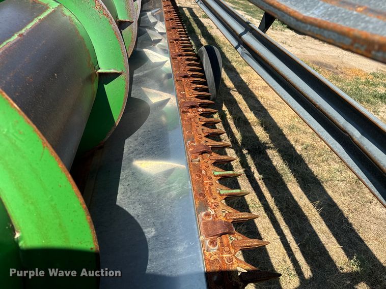 image for item DQ6928 1989 John Deere 930 rigid head