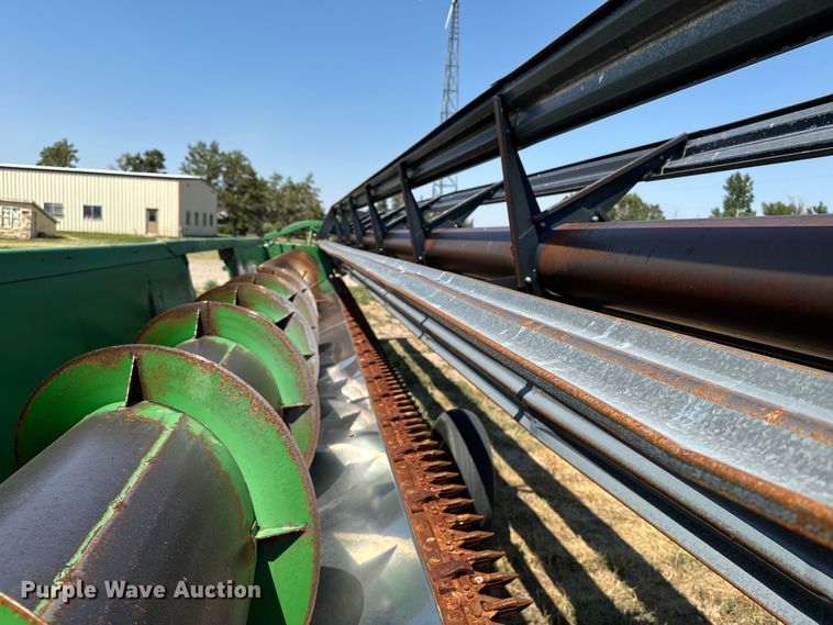 image for item DQ6928 1989 John Deere 930 rigid head