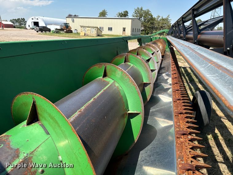 image for item DQ6928 1989 John Deere 930 rigid head