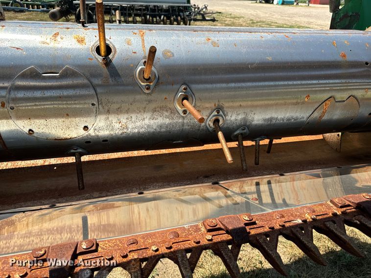 image for item DQ6928 1989 John Deere 930 rigid head