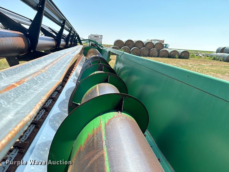 image for item DQ6928 1989 John Deere 930 rigid head