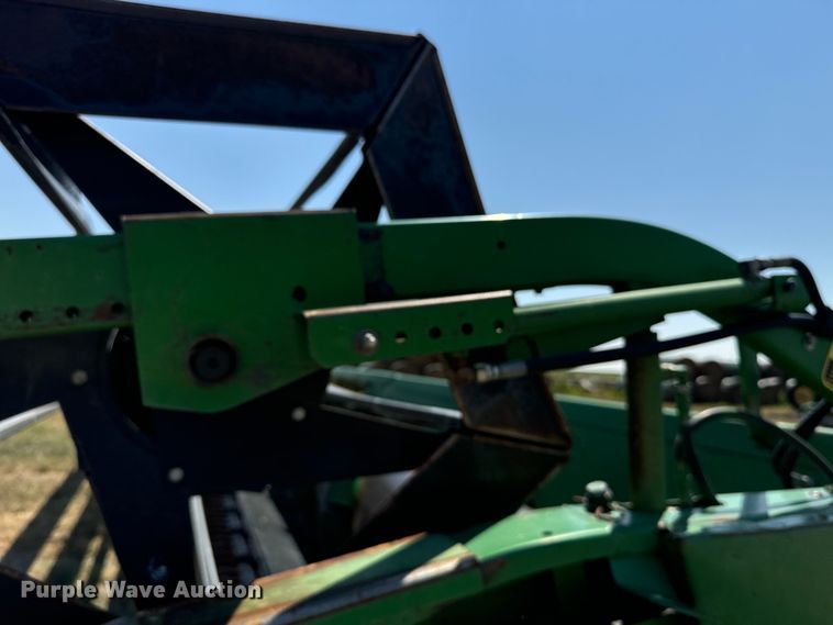 image for item DQ6928 1989 John Deere 930 rigid head