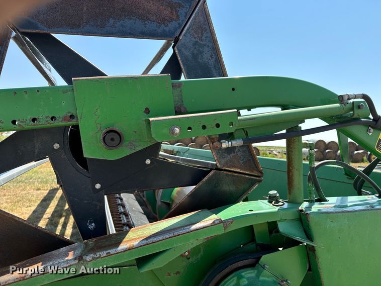 image for item DQ6928 1989 John Deere 930 rigid head