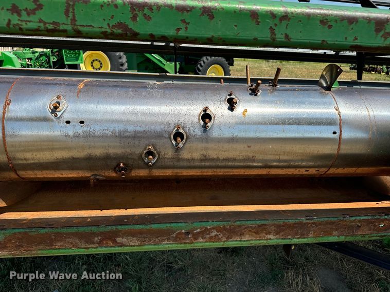 image for item DQ6928 1989 John Deere 930 rigid head