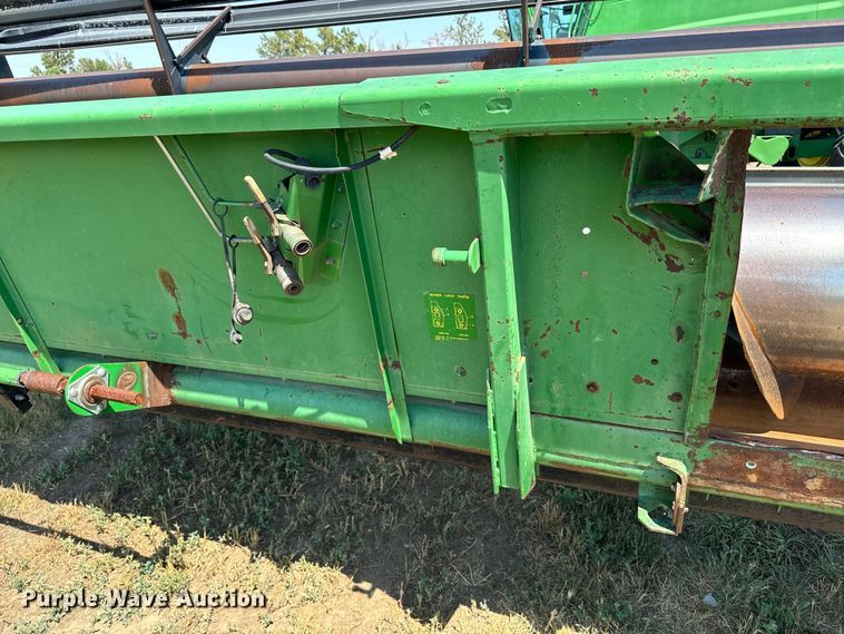 image for item DQ6928 1989 John Deere 930 rigid head