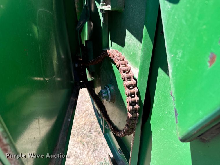 image for item DQ6928 1989 John Deere 930 rigid head