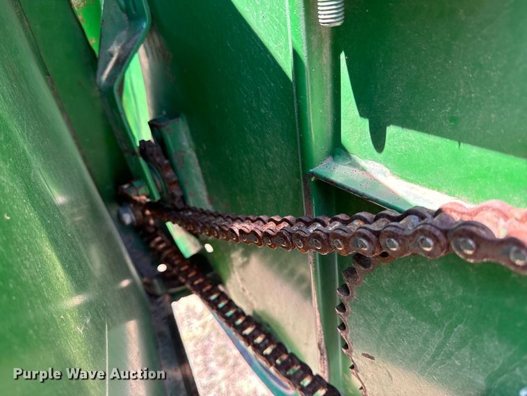 image for item DQ6928 1989 John Deere 930 rigid head