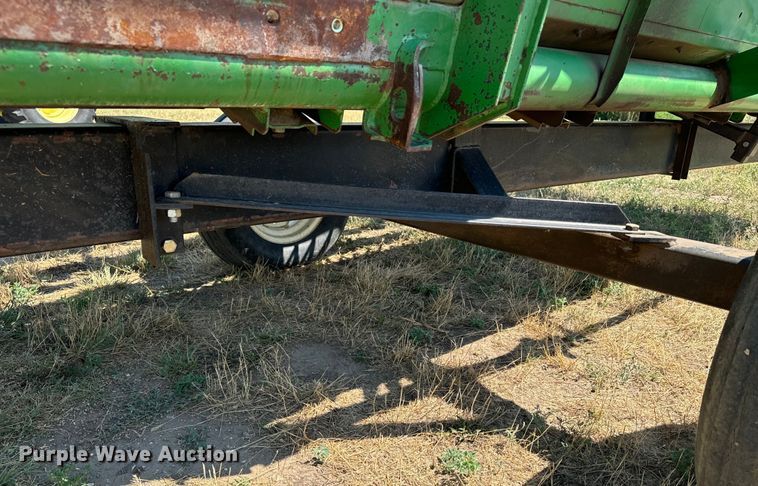 image for item DQ6928 1989 John Deere 930 rigid head