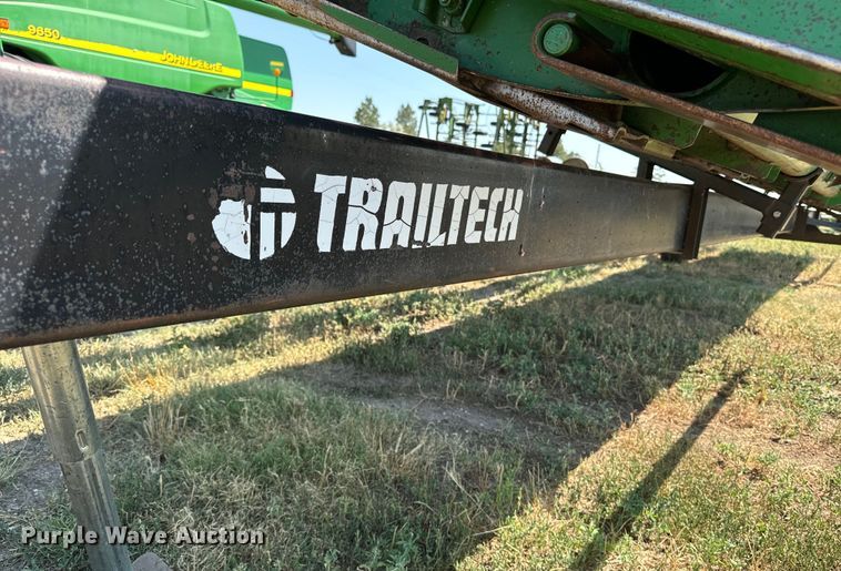 image for item DQ6928 1989 John Deere 930 rigid head