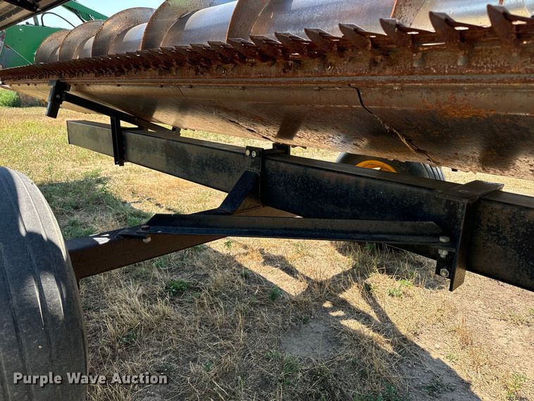 image for item DQ6928 1989 John Deere 930 rigid head