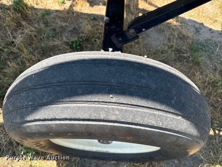 image for item DQ6928 1989 John Deere 930 rigid head