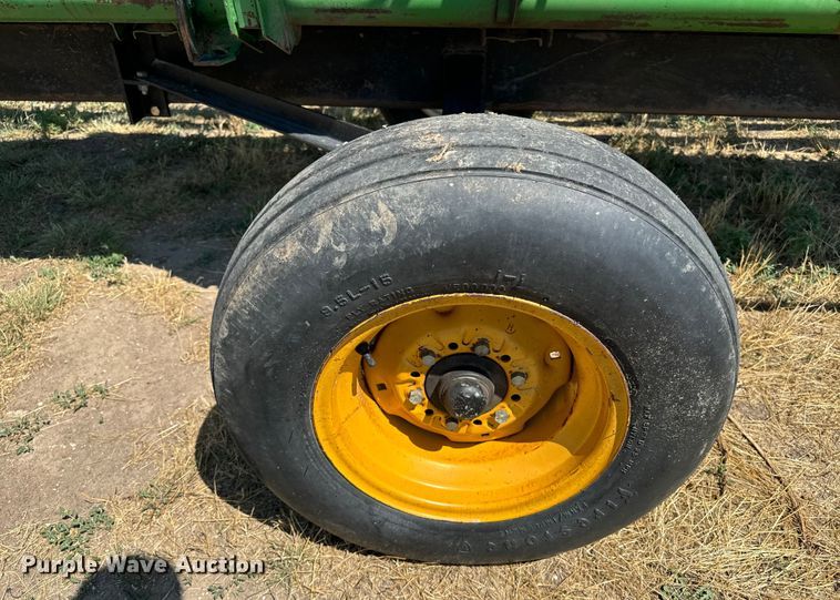 image for item DQ6928 1989 John Deere 930 rigid head