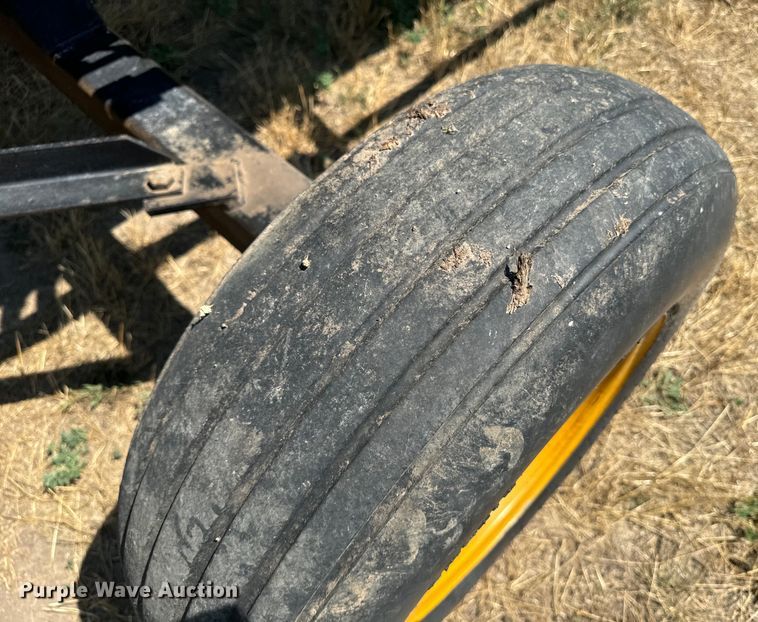 image for item DQ6928 1989 John Deere 930 rigid head