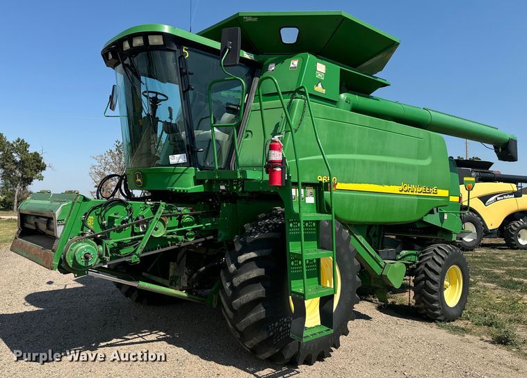 image for item DQ6929 2003 John Deere 9650 combine