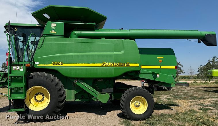 image for item DQ6929 2003 John Deere 9650 combine