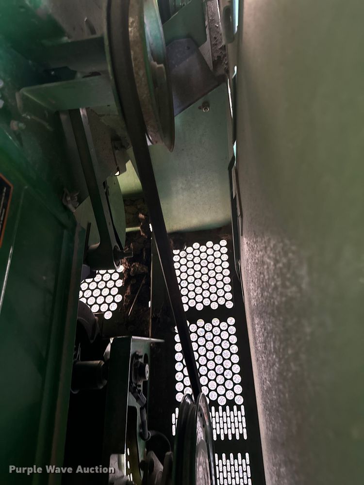 image for item DQ6929 2003 John Deere 9650 combine