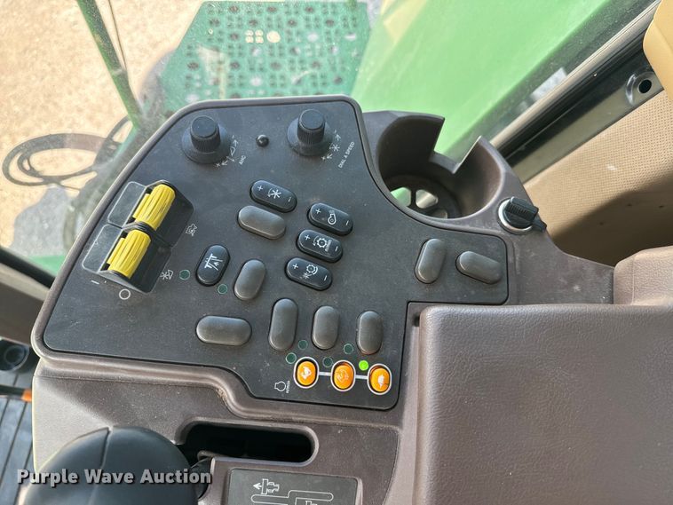 image for item DQ6929 2003 John Deere 9650 combine