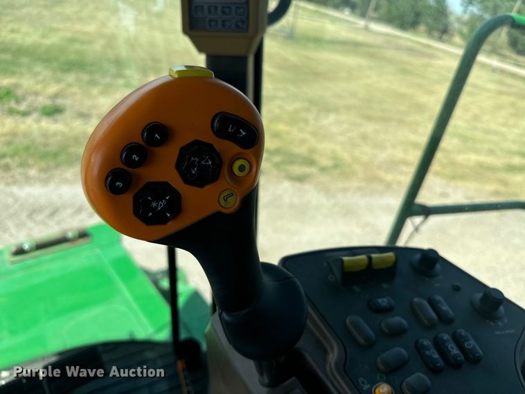 image for item DQ6929 2003 John Deere 9650 combine