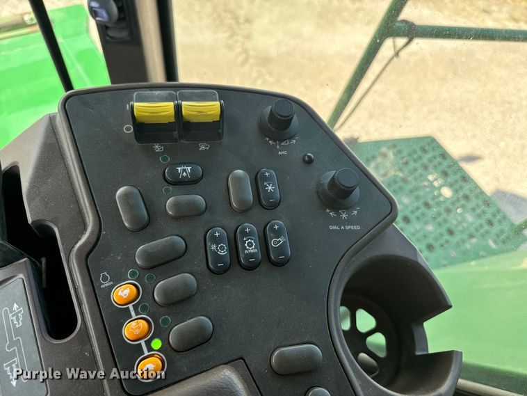 image for item DQ6929 2003 John Deere 9650 combine