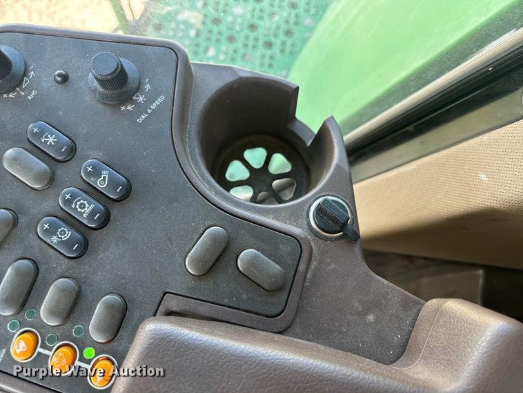 image for item DQ6929 2003 John Deere 9650 combine