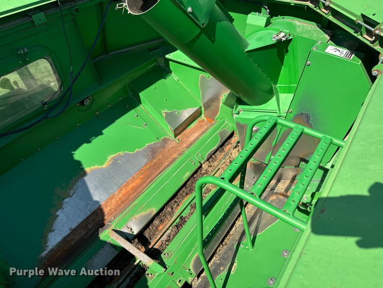 image for item DQ6929 2003 John Deere 9650 combine