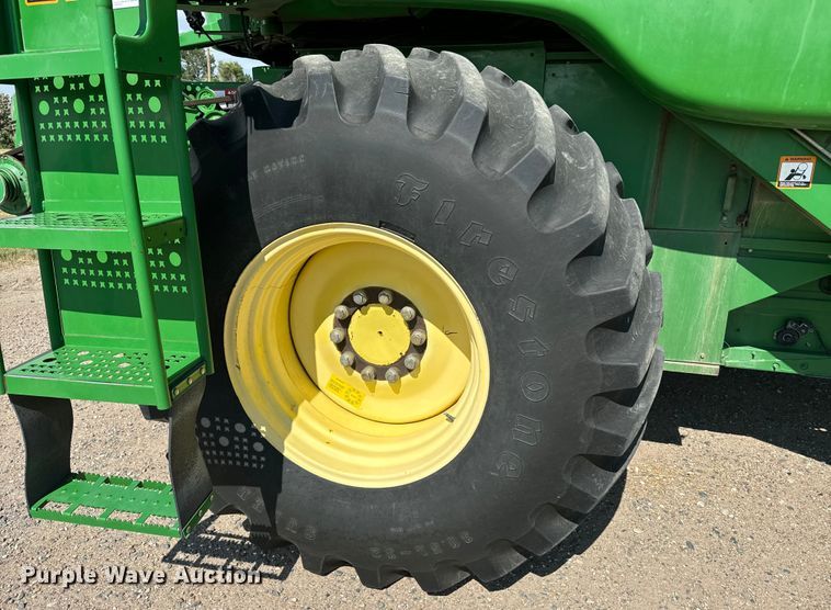 image for item DQ6929 2003 John Deere 9650 combine